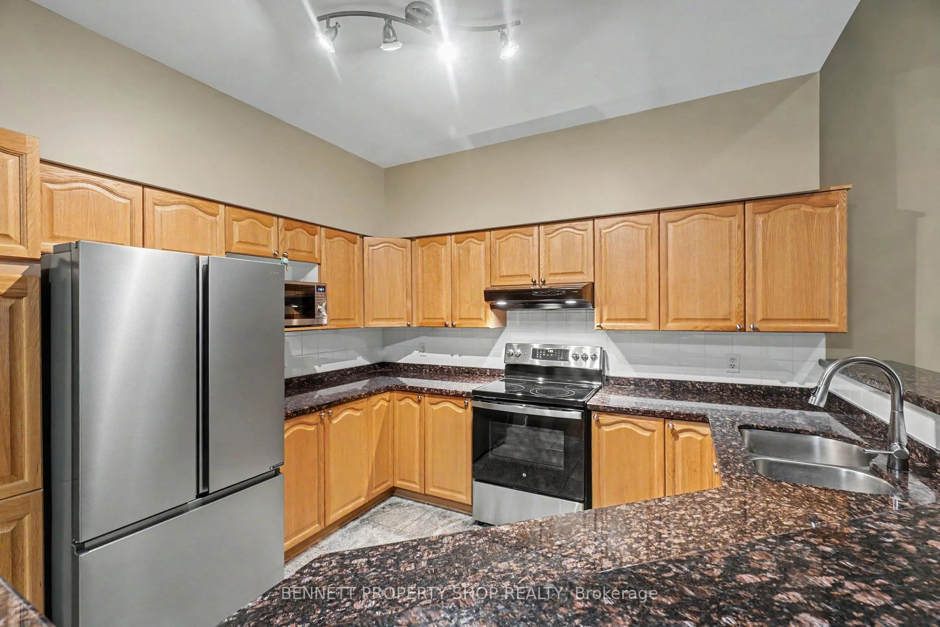 Photo 7 of 39 Foulis Crescent, Ottawa, Kanata - Katimavik — HOMEH