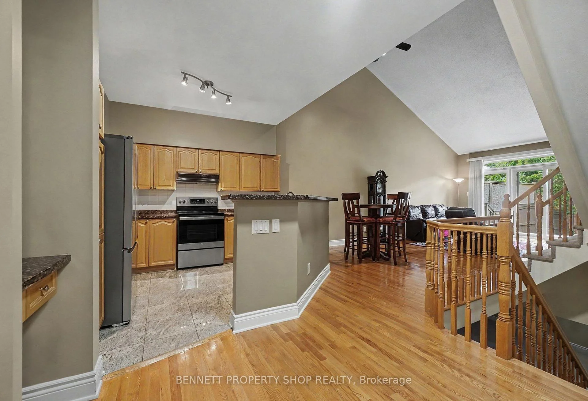 Photo 11 of 39 Foulis Crescent, Ottawa, Kanata - Katimavik — HOMEH