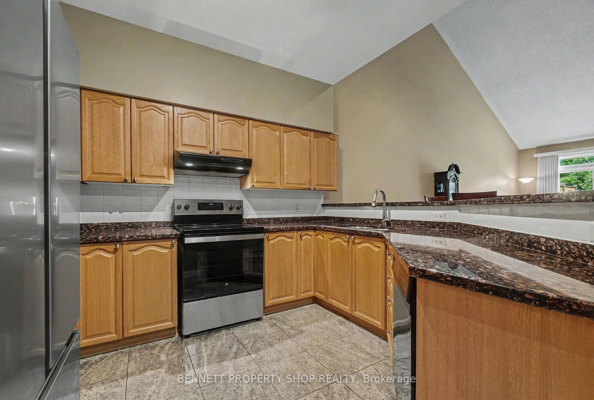 Photo 12 of 39 Foulis Crescent, Ottawa, Kanata - Katimavik — HOMEH