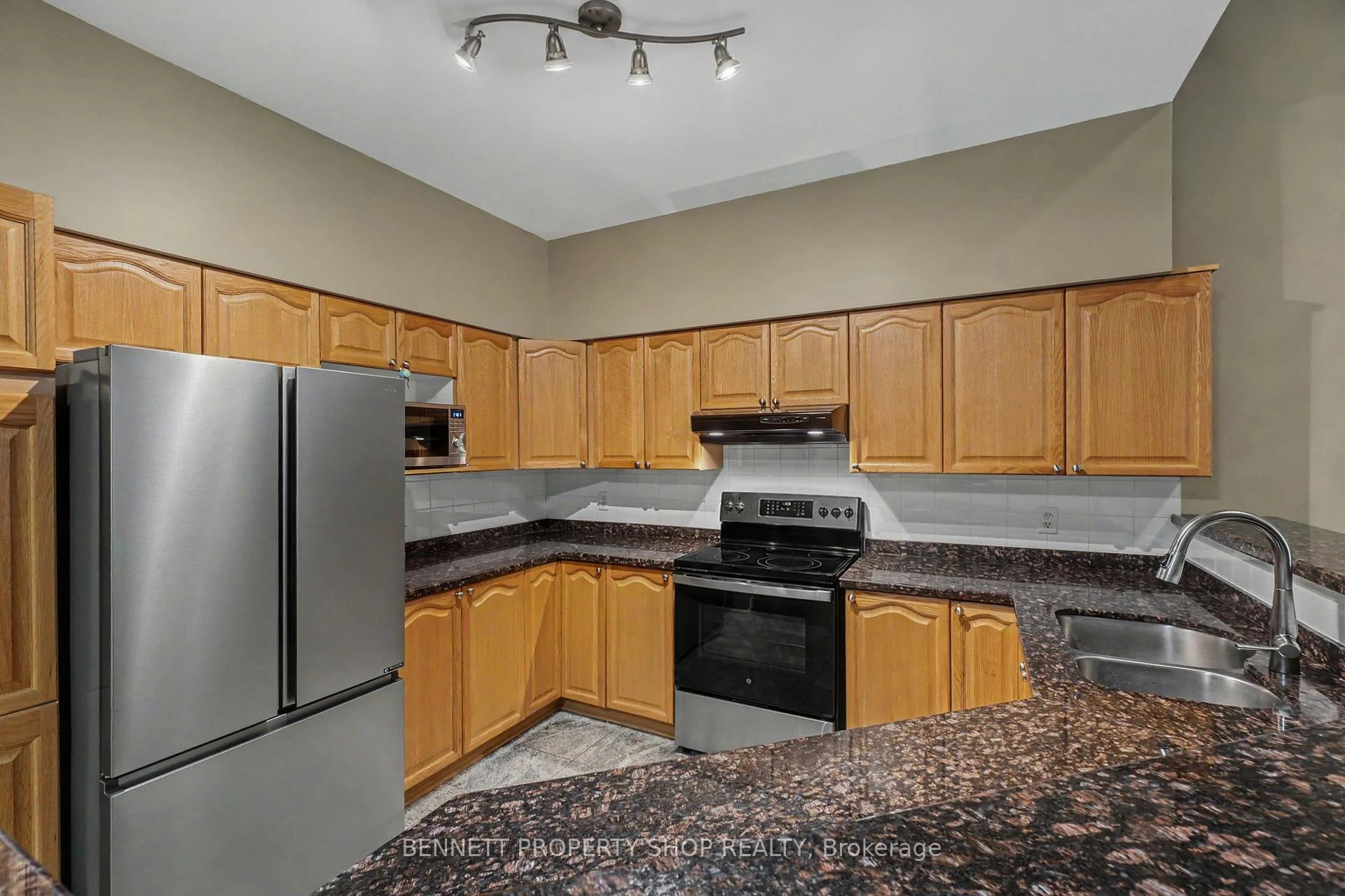 Photo 13 of 39 Foulis Crescent, Ottawa, Kanata - Katimavik — HOMEH