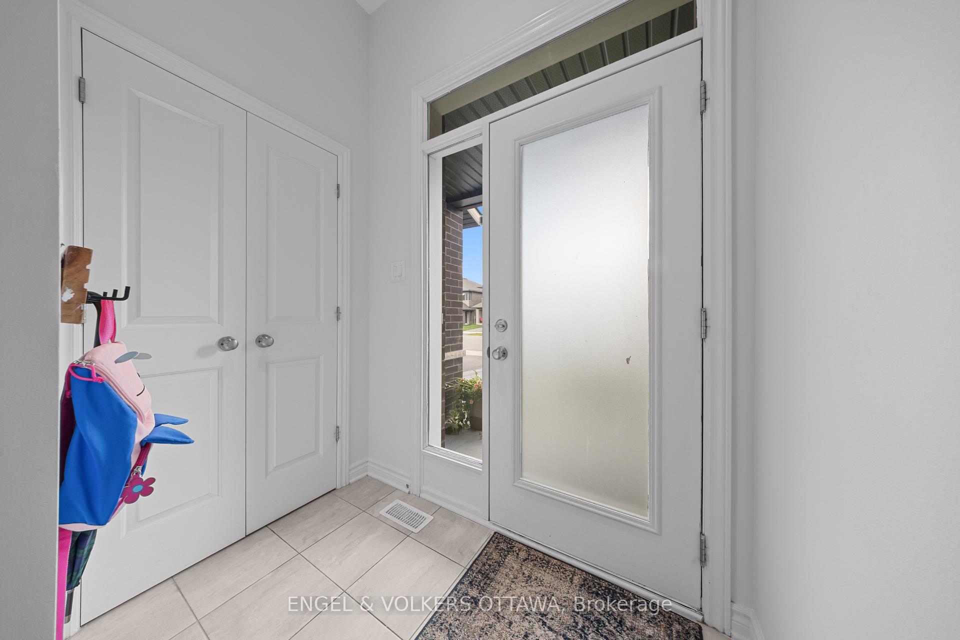 Photo 2 of 519 Borbridge Avenue, Ottawa, Riverside South/Gloucester Glen — HOMEH