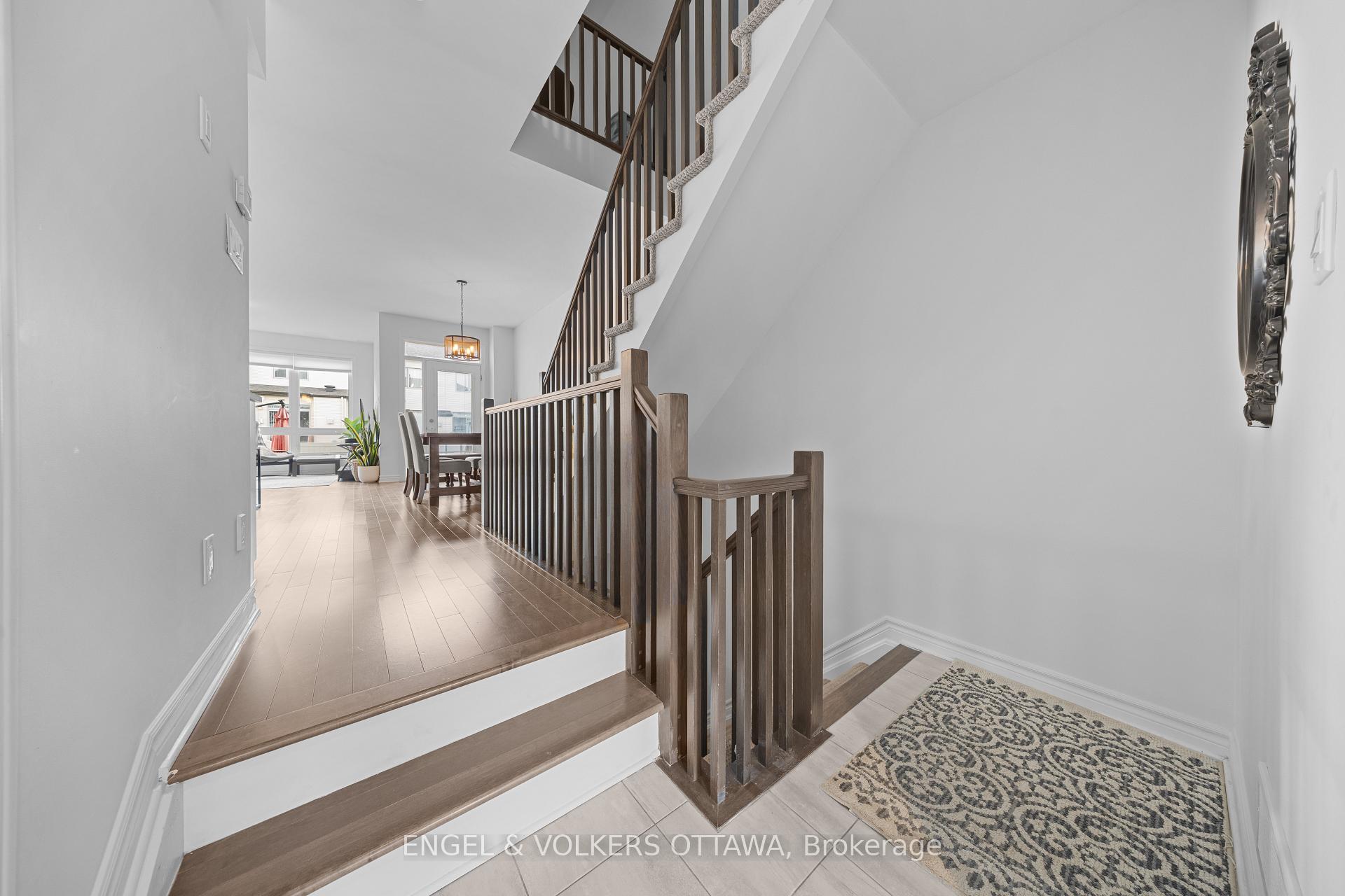 Photo 3 of 519 Borbridge Avenue, Ottawa, Riverside South/Gloucester Glen — HOMEH