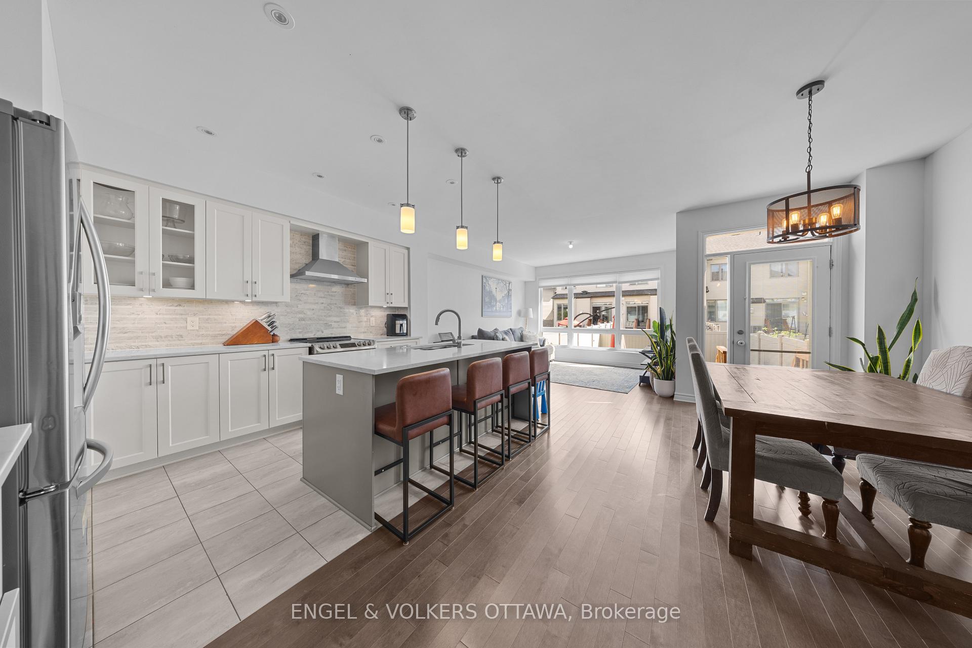 Photo 4 of 519 Borbridge Avenue, Ottawa, Riverside South/Gloucester Glen — HOMEH