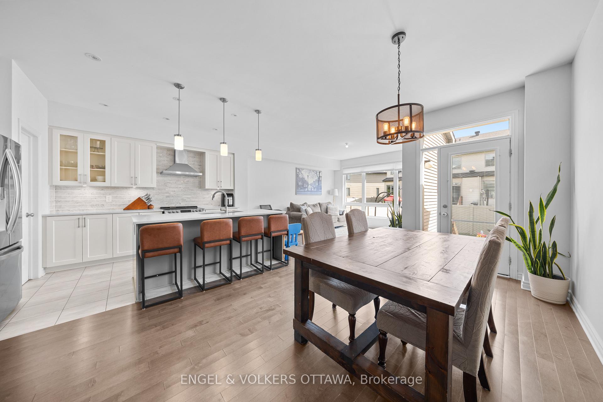 Photo 5 of 519 Borbridge Avenue, Ottawa, Riverside South/Gloucester Glen — HOMEH