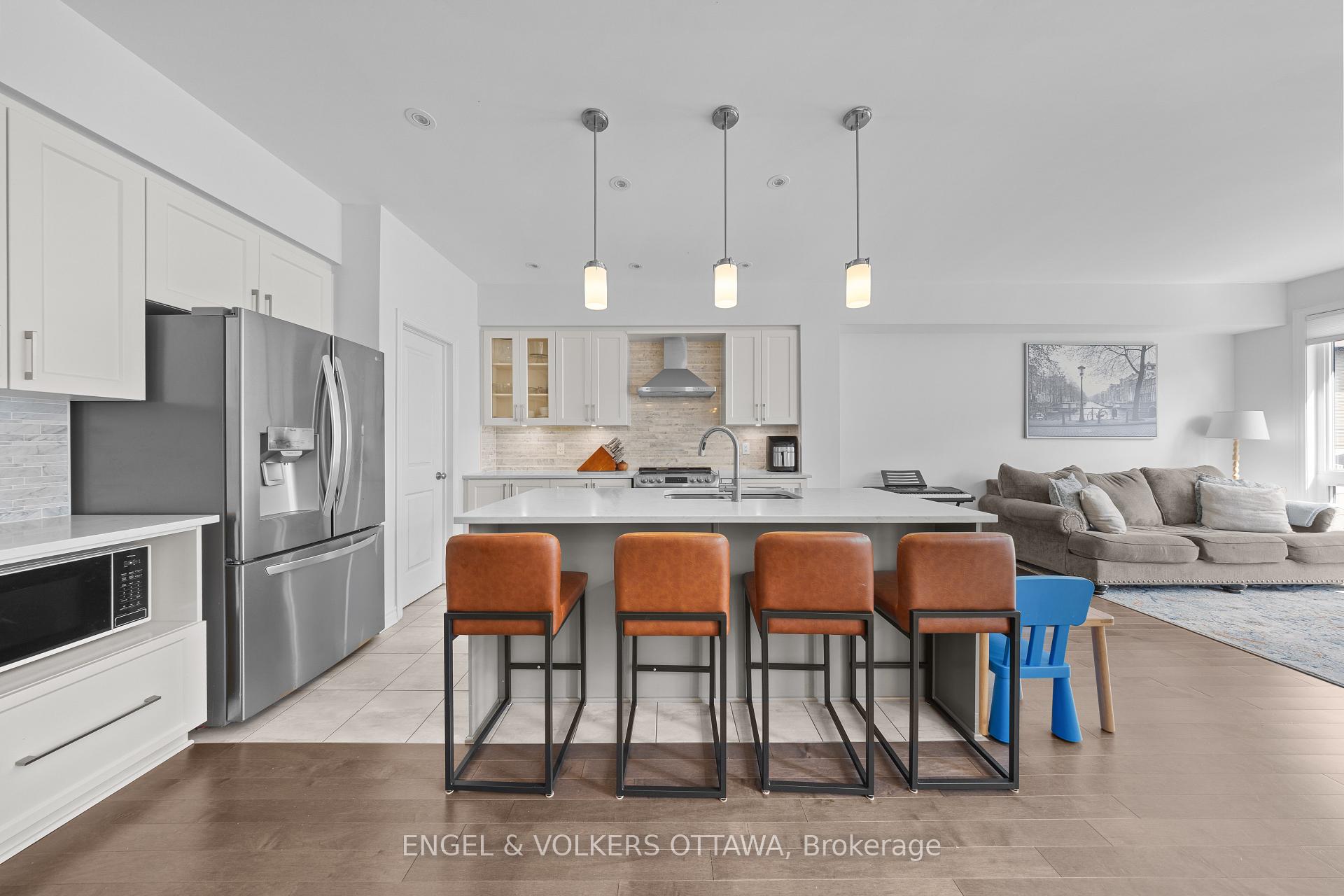 Photo 6 of 519 Borbridge Avenue, Ottawa, Riverside South/Gloucester Glen — HOMEH