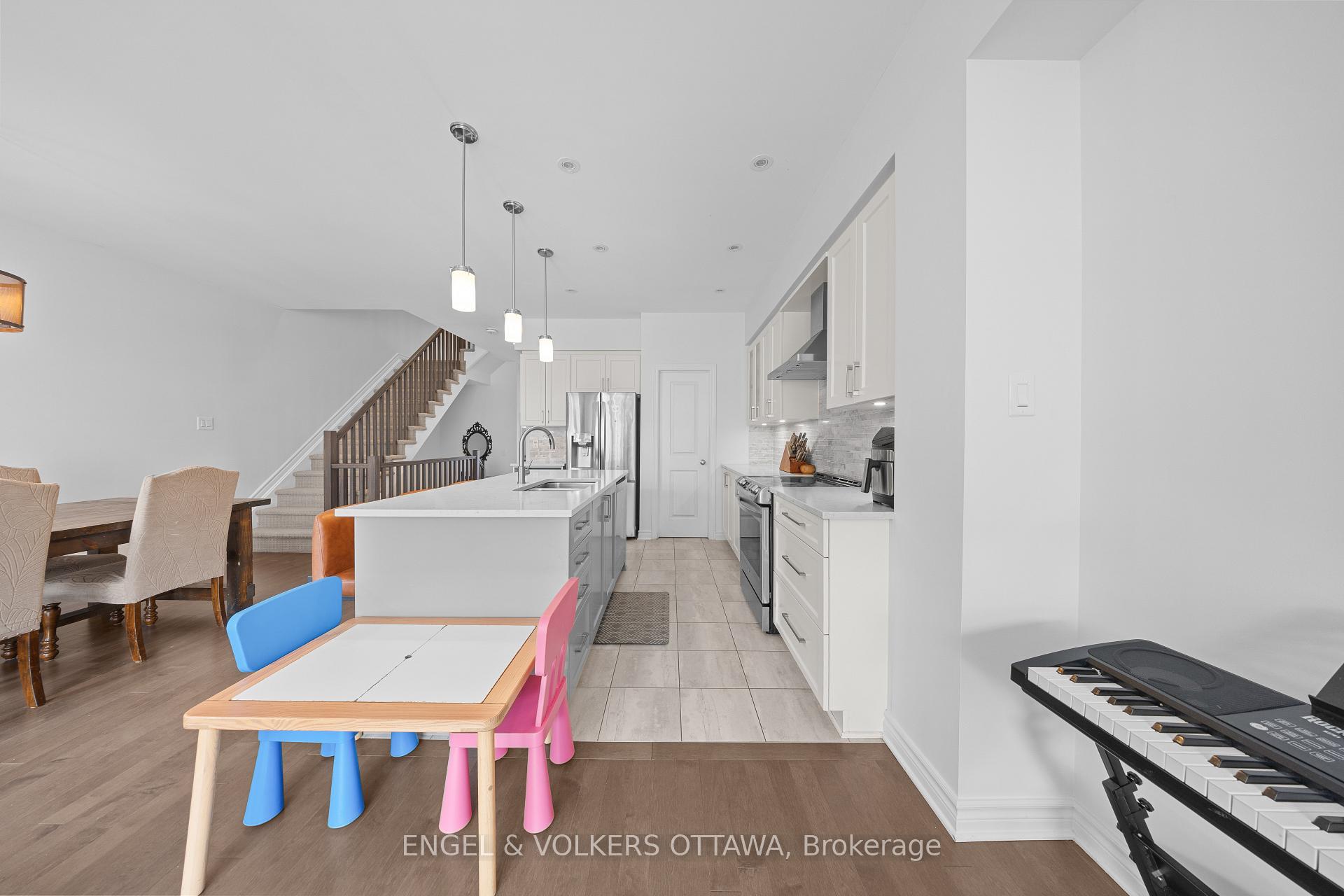 Photo 7 of 519 Borbridge Avenue, Ottawa, Riverside South/Gloucester Glen — HOMEH