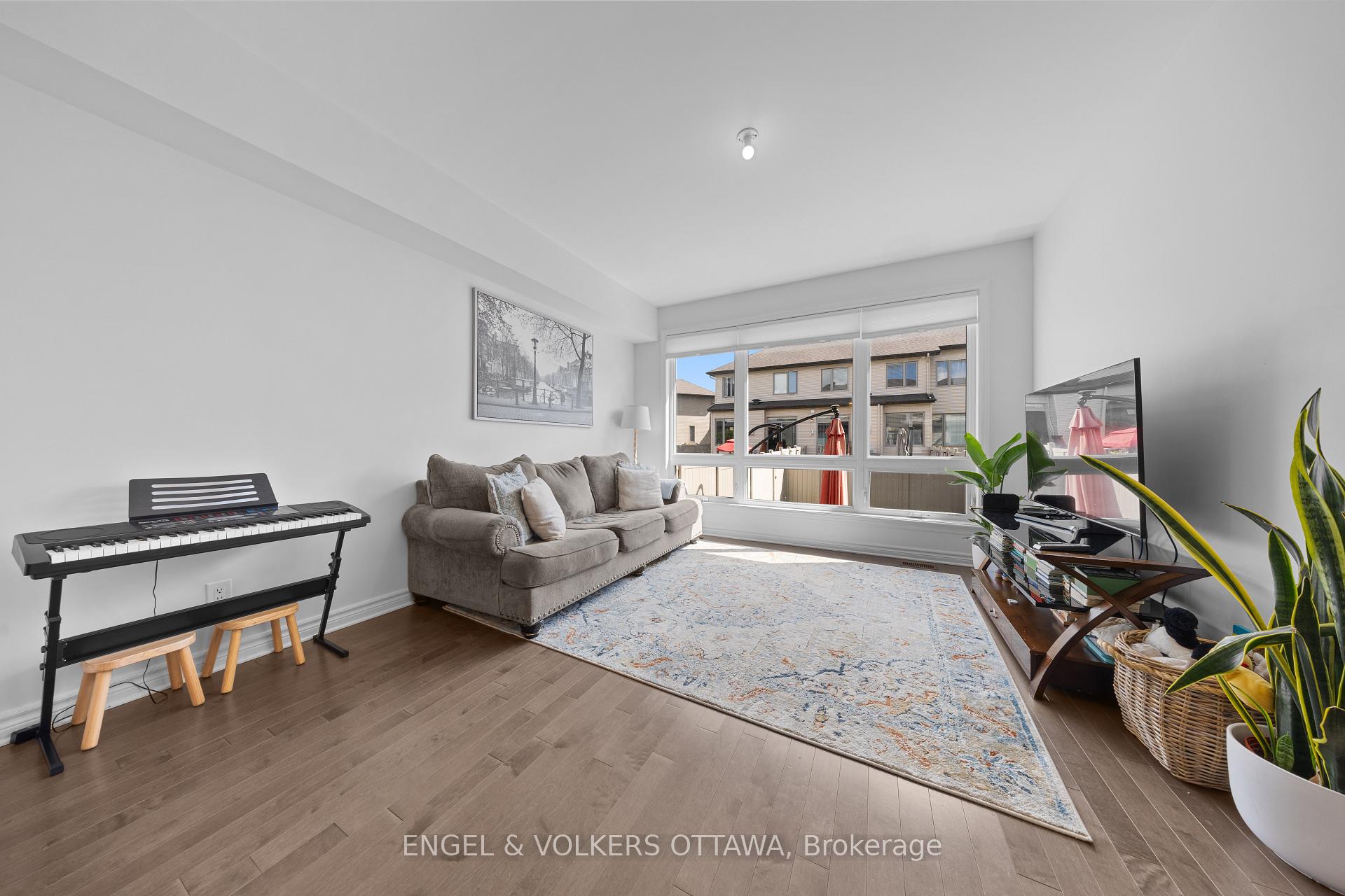 Photo 8 of 519 Borbridge Avenue, Ottawa, Riverside South/Gloucester Glen — HOMEH