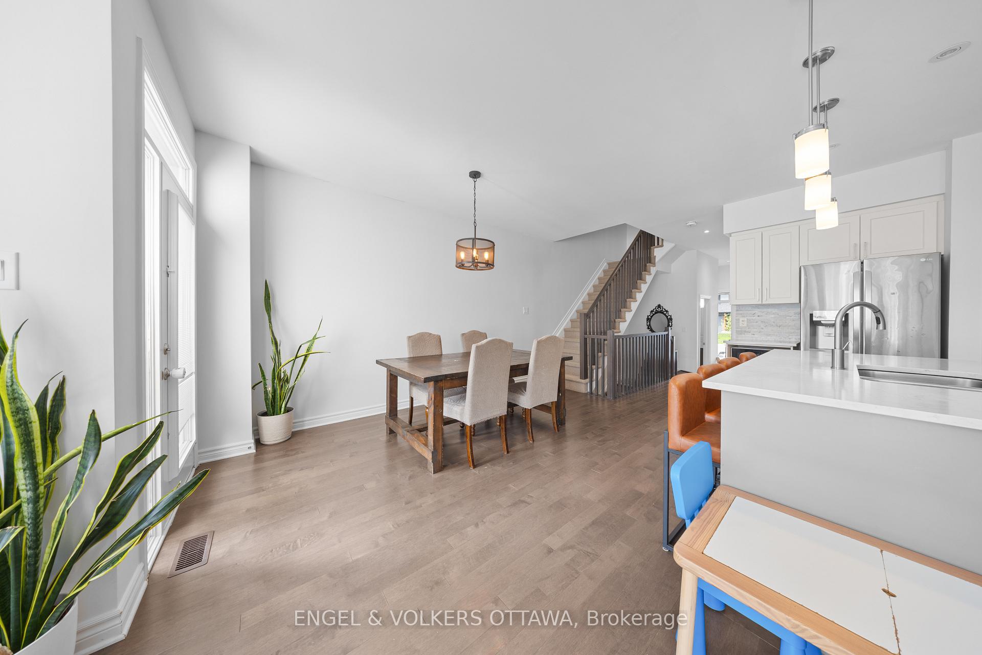 Photo 12 of 519 Borbridge Avenue, Ottawa, Riverside South/Gloucester Glen — HOMEH