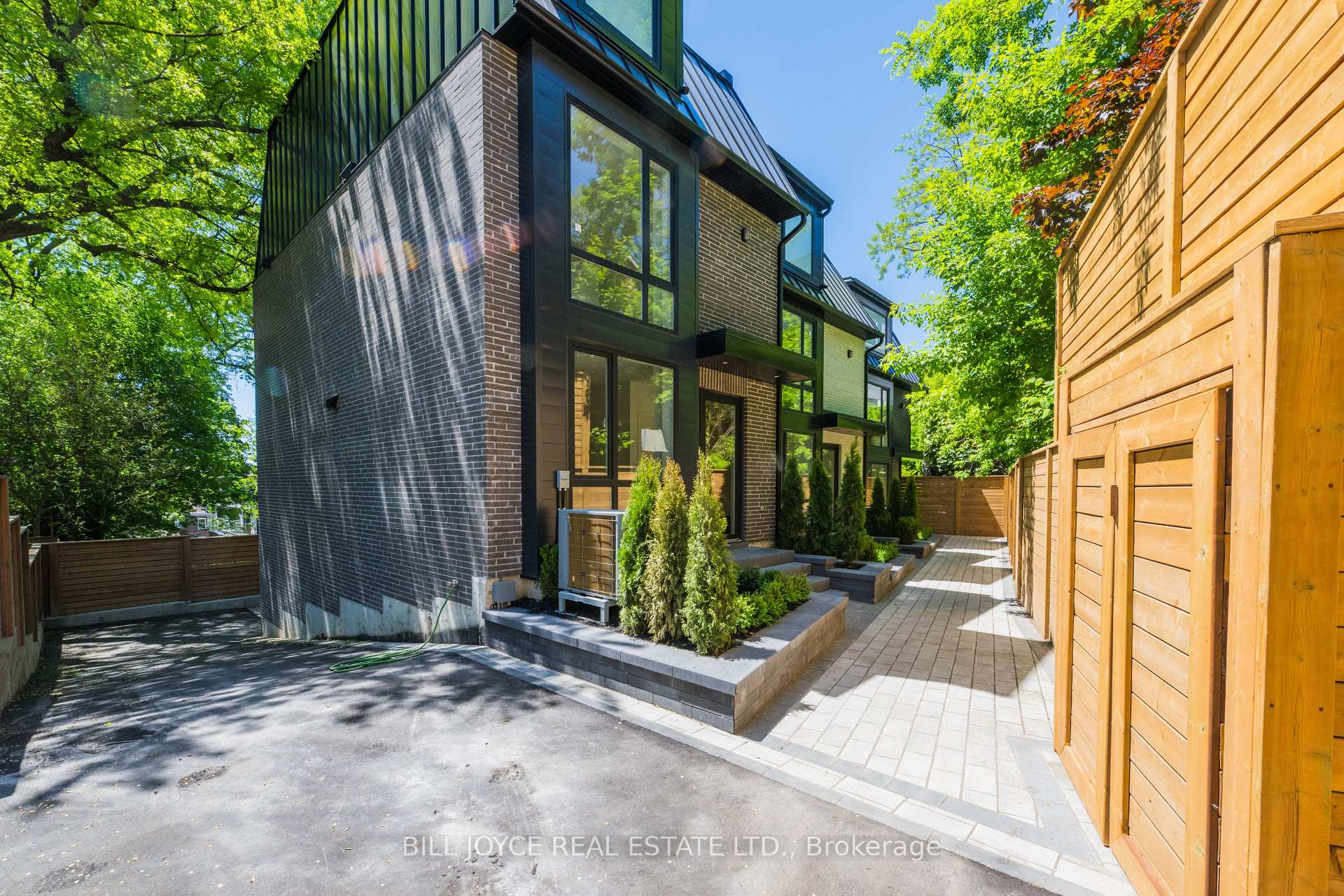 Photo 4 of 350 Lee Avenue, Toronto, The Beaches — HOMEH