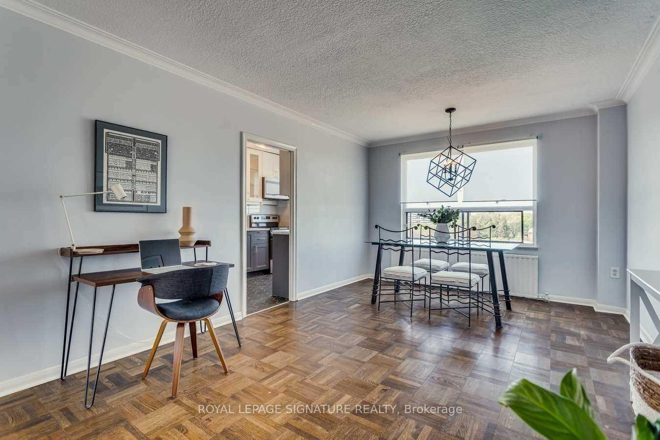 Front of Unit 612, 660 Eglinton Avenue W