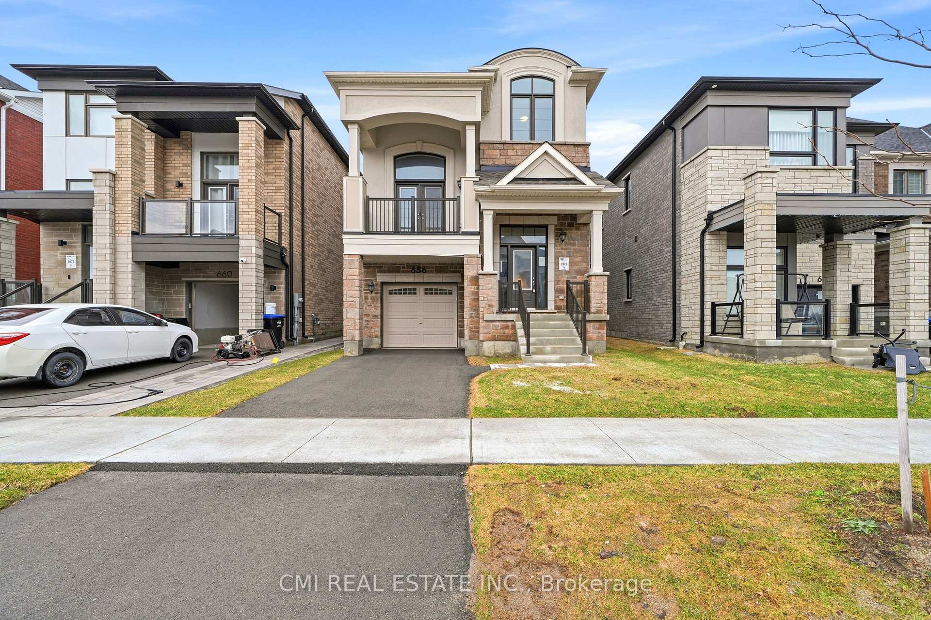 Photo 2 of 656 Newlove Street, Innisfil, Rural Innisfil — HOMEH