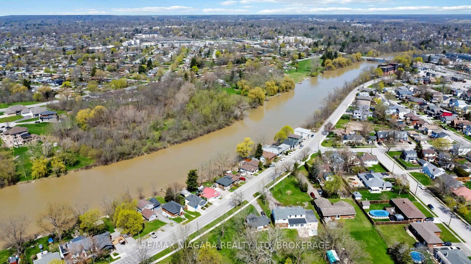 Photo 5 of 70 Riverside Drive, Welland, Broadway — HOMEH