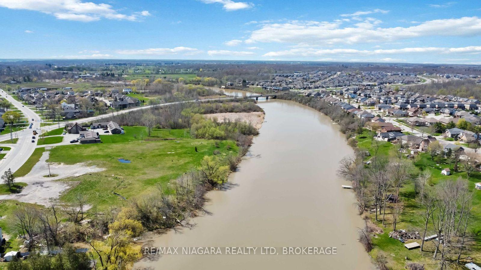 Photo 8 of 70 Riverside Drive, Welland, Broadway — HOMEH