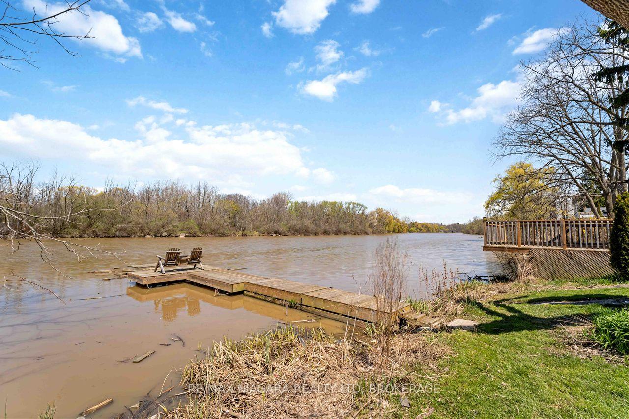 Photo 14 of 70 Riverside Drive, Welland, Broadway — HOMEH