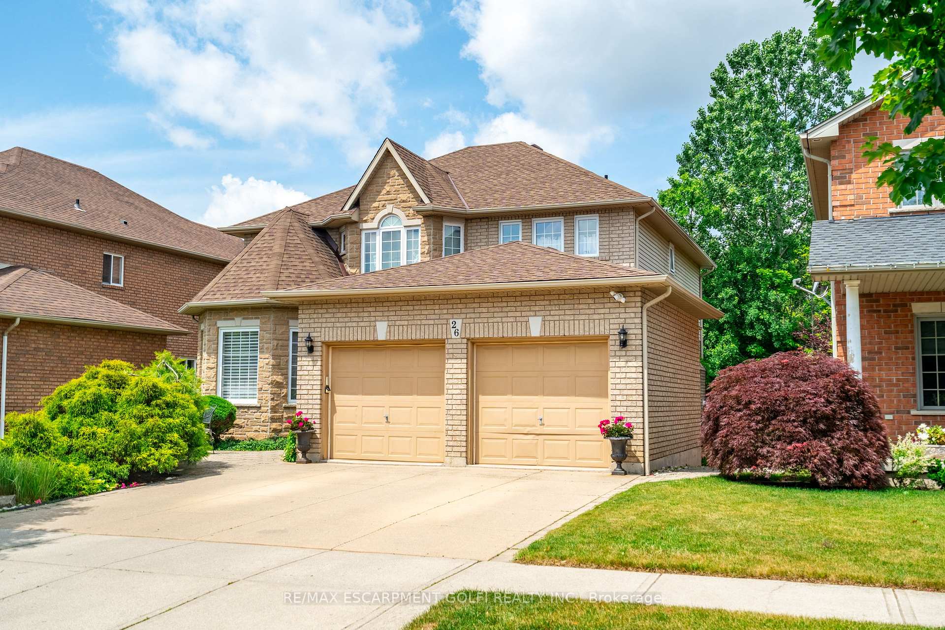 Photo 3 of 26 Shadetree Crescent, Hamilton, Stoney Creek Mountain — HOMEH