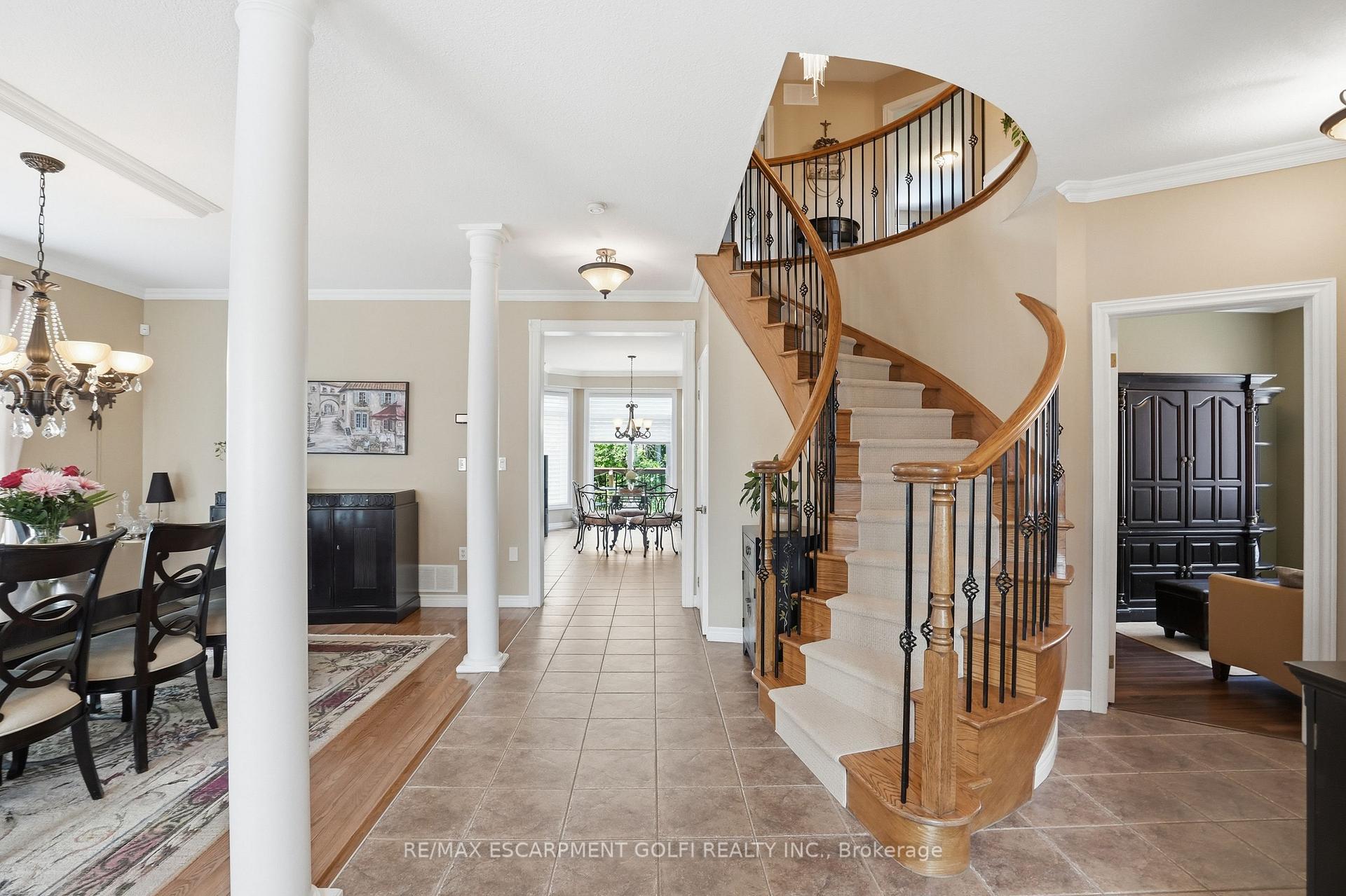 Photo 5 of 26 Shadetree Crescent, Hamilton, Stoney Creek Mountain — HOMEH