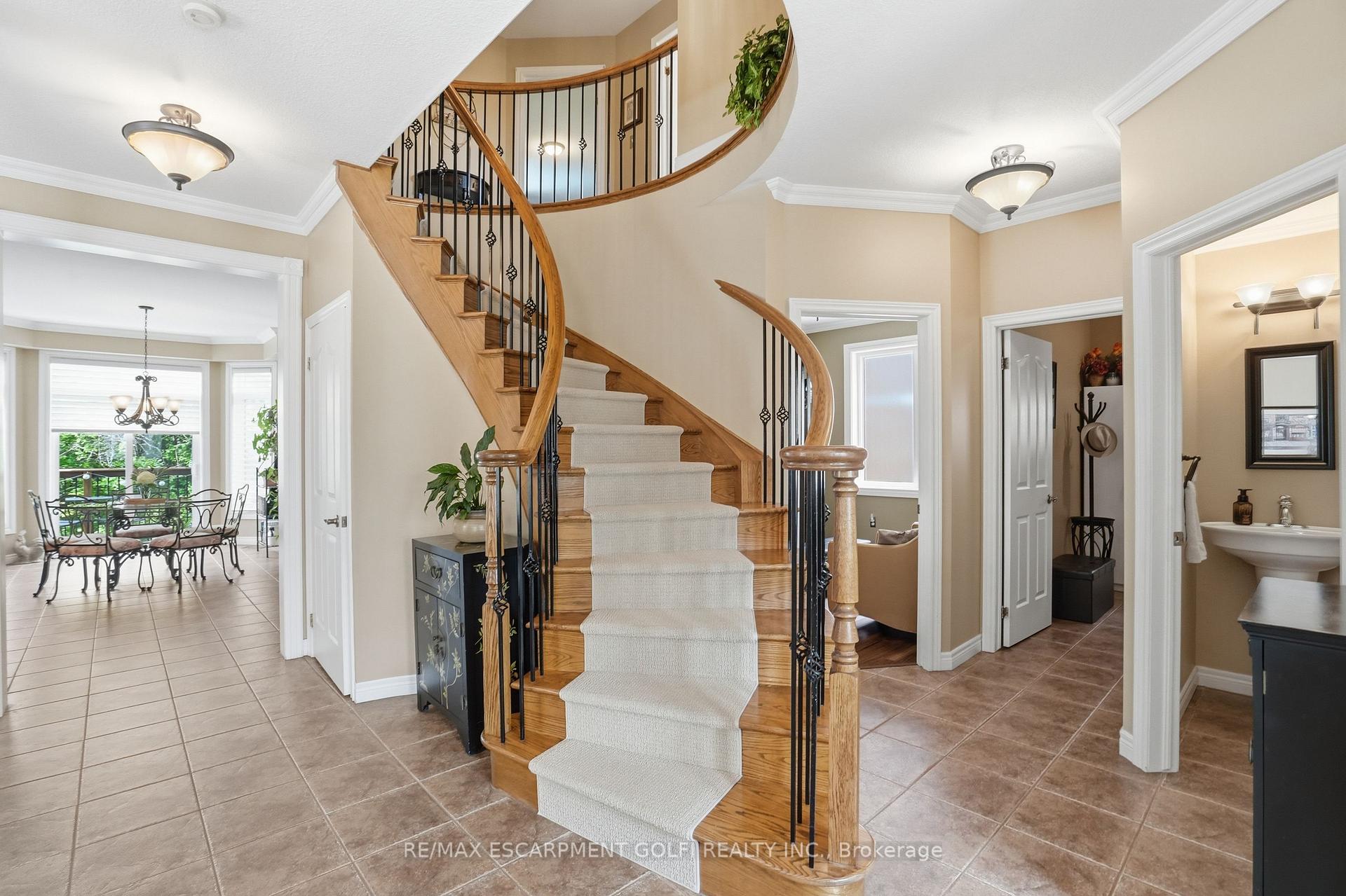 Photo 6 of 26 Shadetree Crescent, Hamilton, Stoney Creek Mountain — HOMEH