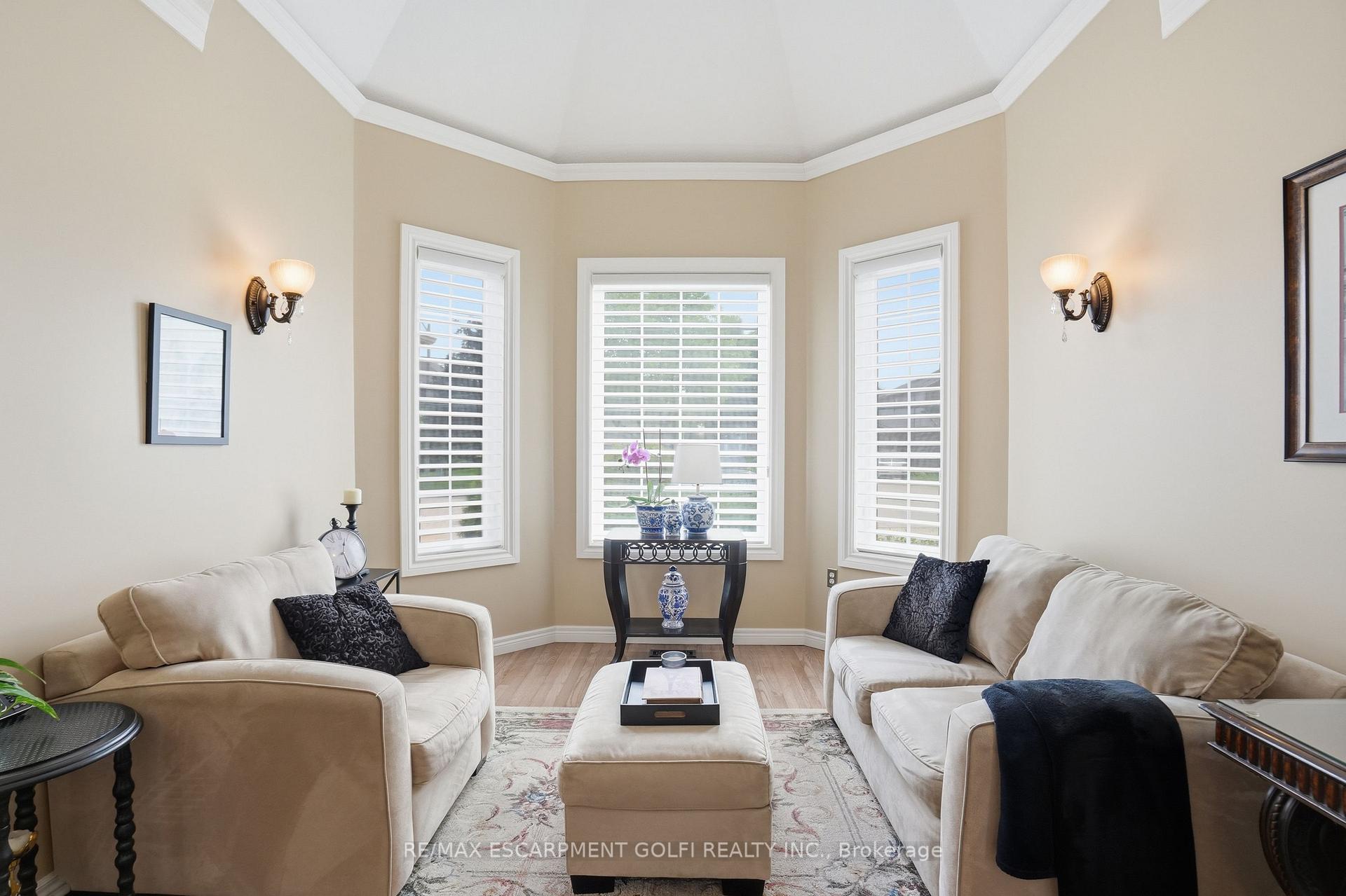 Photo 7 of 26 Shadetree Crescent, Hamilton, Stoney Creek Mountain — HOMEH