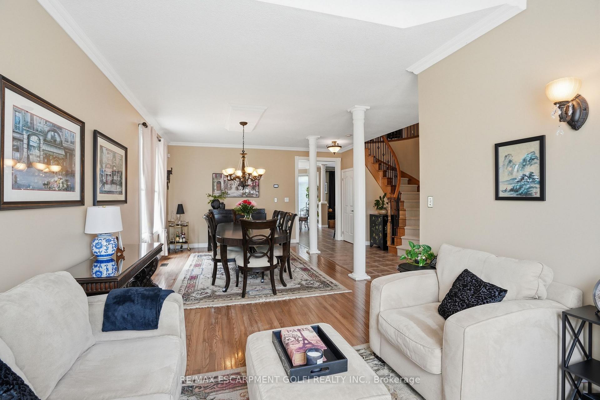 Photo 9 of 26 Shadetree Crescent, Hamilton, Stoney Creek Mountain — HOMEH