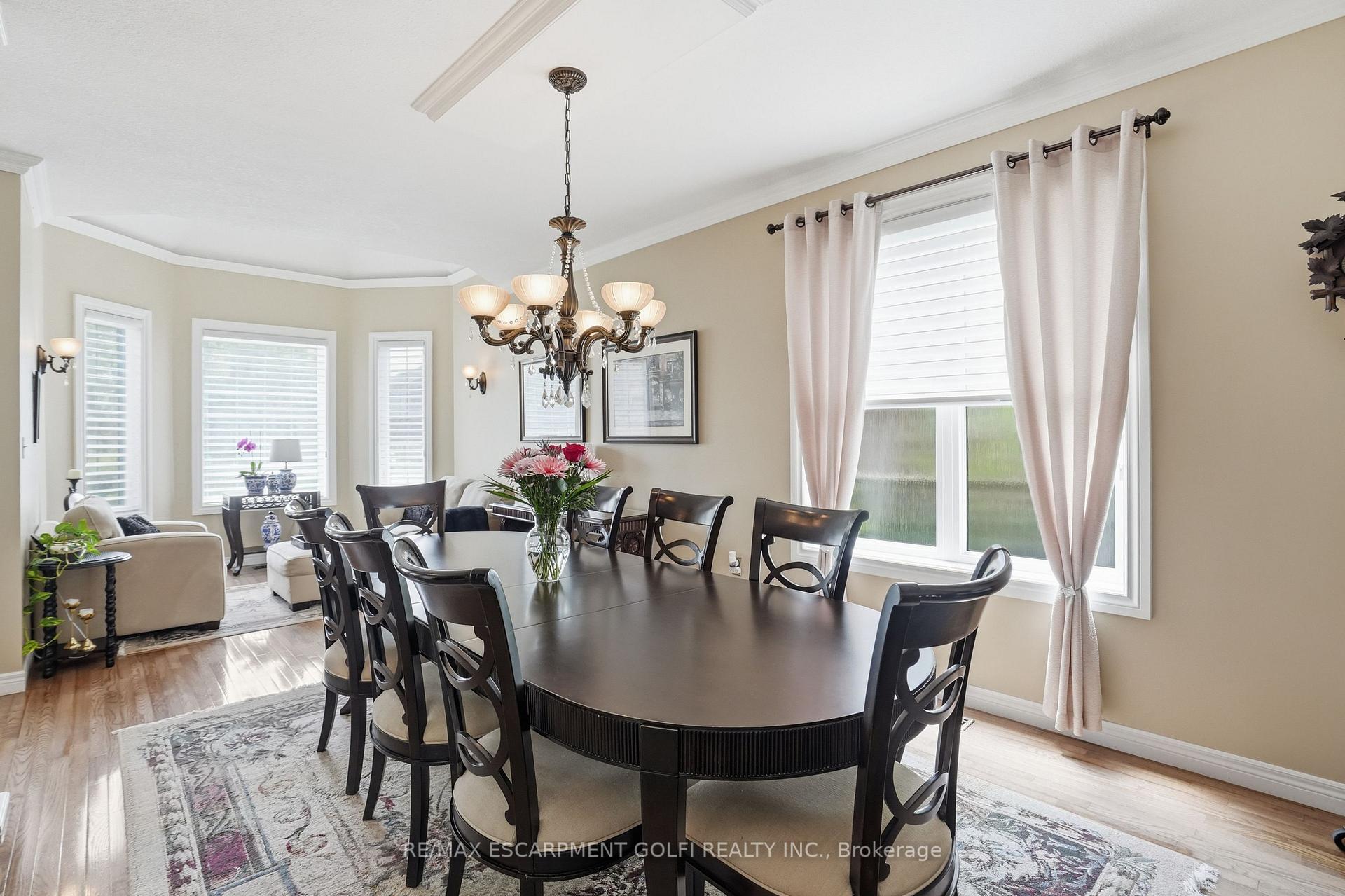 Photo 10 of 26 Shadetree Crescent, Hamilton, Stoney Creek Mountain — HOMEH