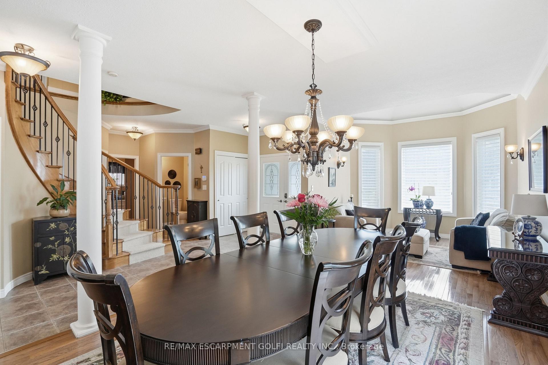 Photo 11 of 26 Shadetree Crescent, Hamilton, Stoney Creek Mountain — HOMEH