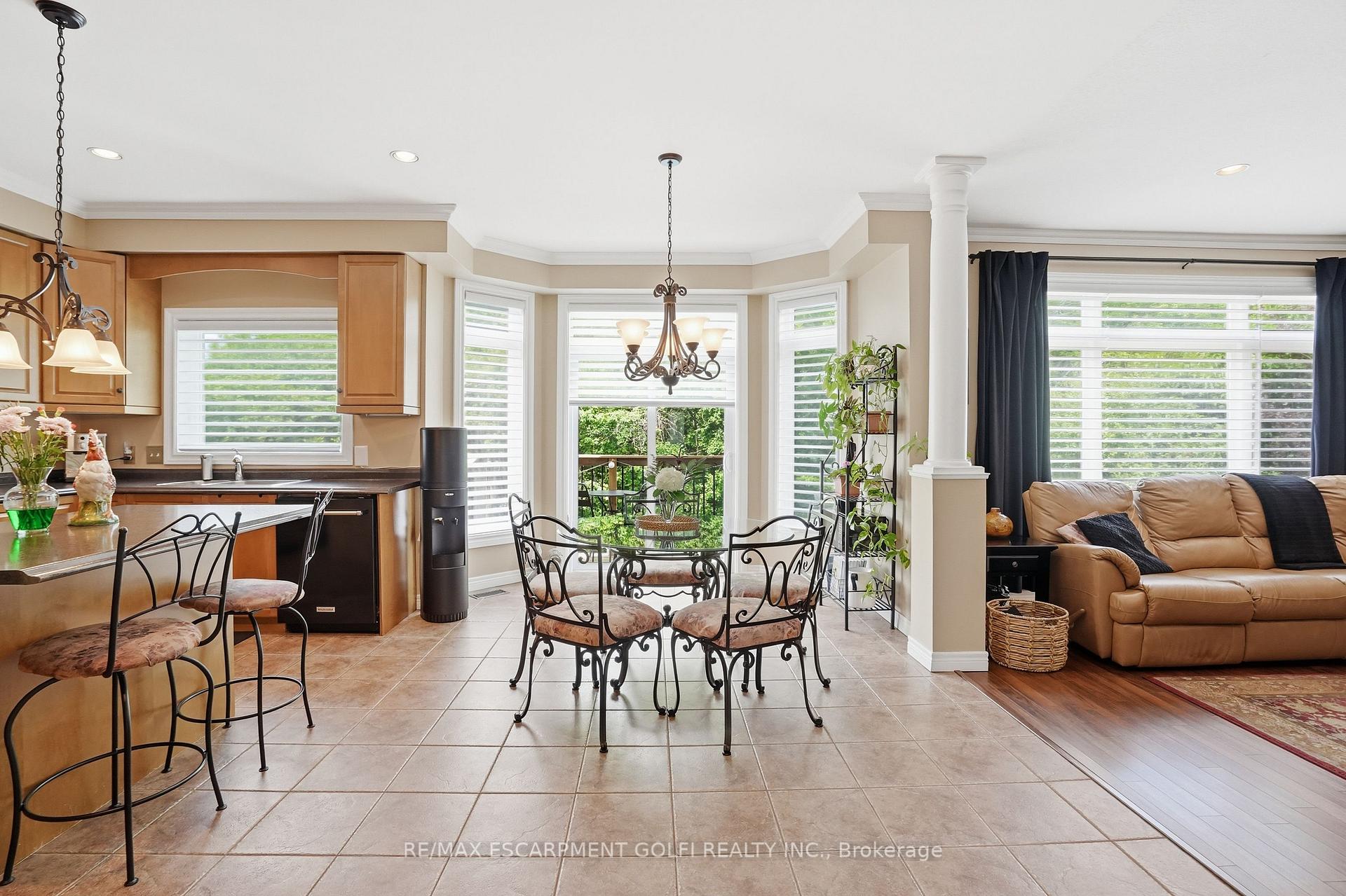 Photo 13 of 26 Shadetree Crescent, Hamilton, Stoney Creek Mountain — HOMEH