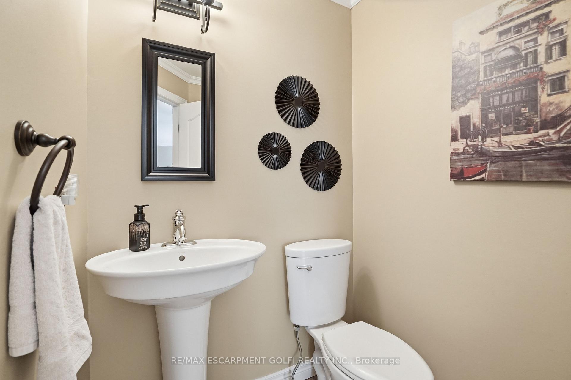 Photo 24 of 26 Shadetree Crescent, Hamilton, Stoney Creek Mountain — HOMEH