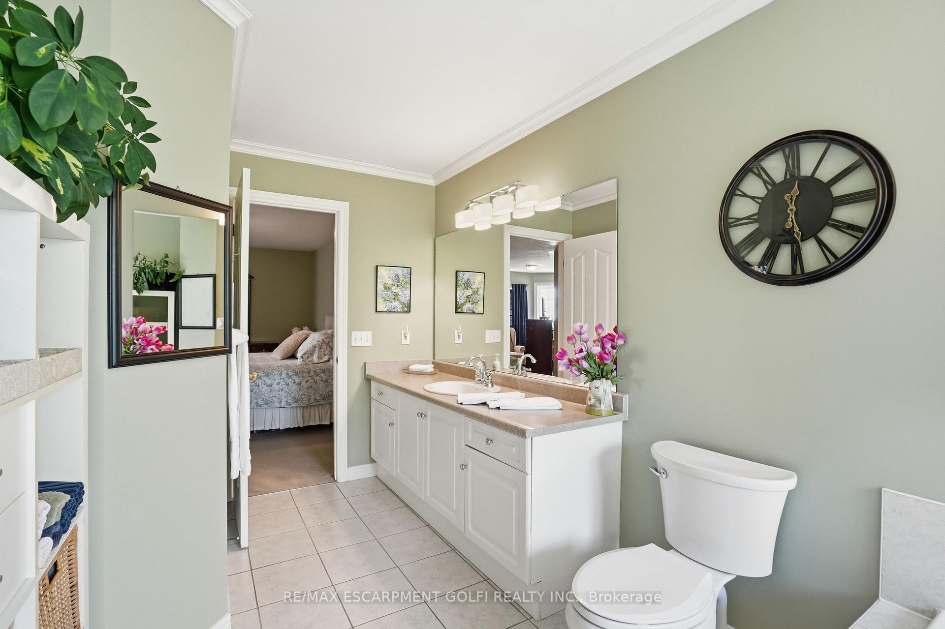 Photo 34 of 26 Shadetree Crescent, Hamilton, Stoney Creek Mountain — HOMEH