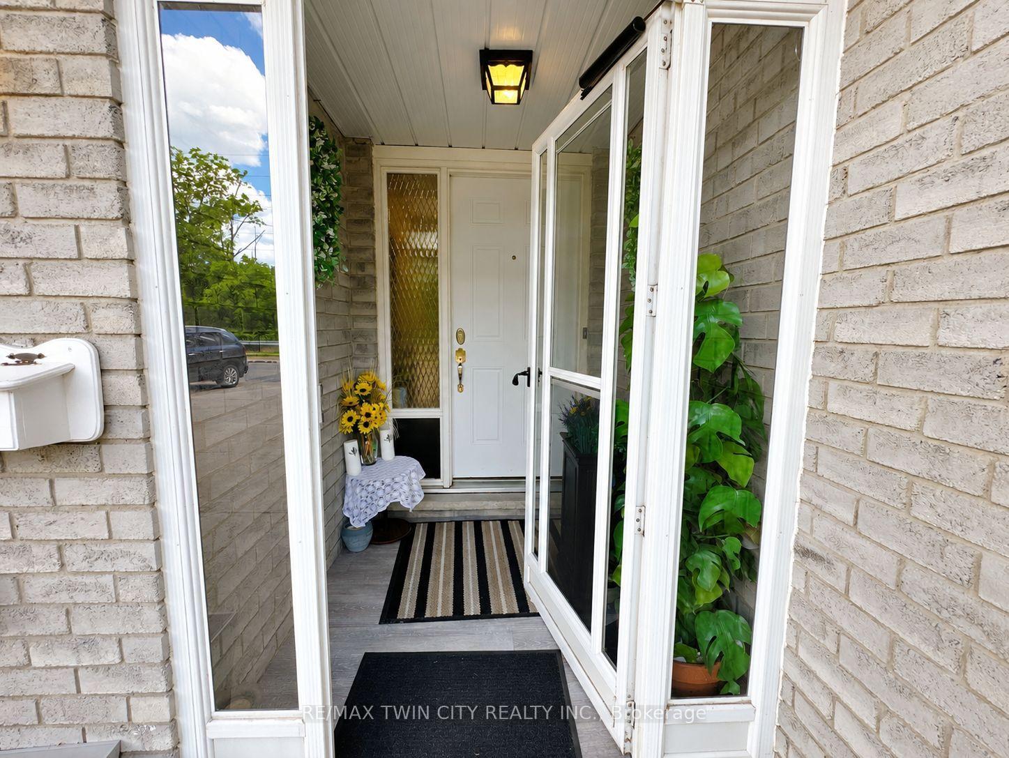 Photo 6 of 36 Oakhill Drive N, Brantford, West Brant — HOMEH