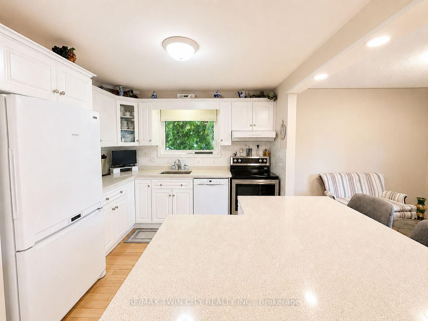 Photo 9 of 36 Oakhill Drive N, Brantford, West Brant — HOMEH