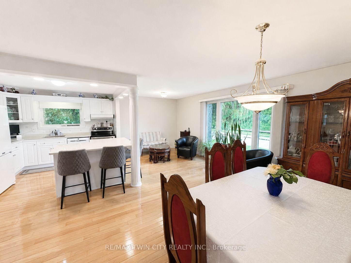 Photo 13 of 36 Oakhill Drive N, Brantford, West Brant — HOMEH