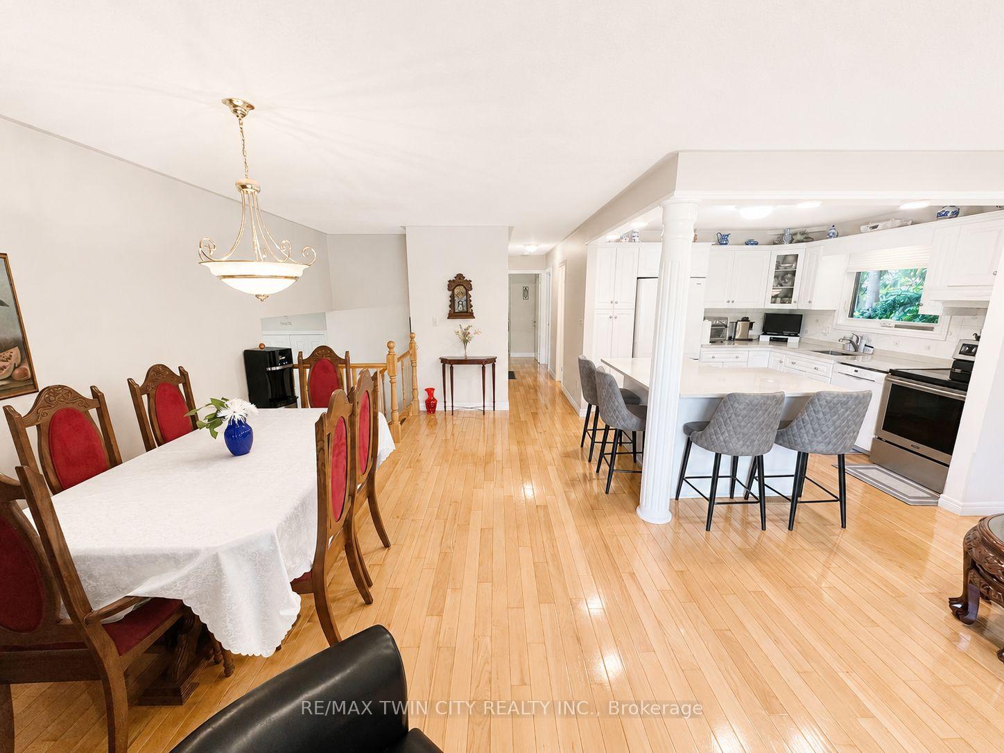 Photo 14 of 36 Oakhill Drive N, Brantford, West Brant — HOMEH