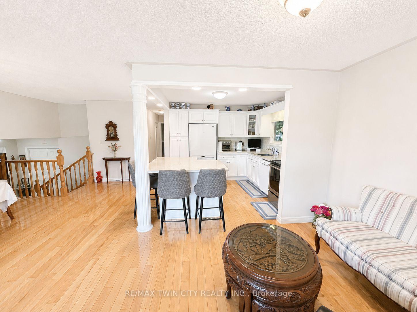 Photo 15 of 36 Oakhill Drive N, Brantford, West Brant — HOMEH
