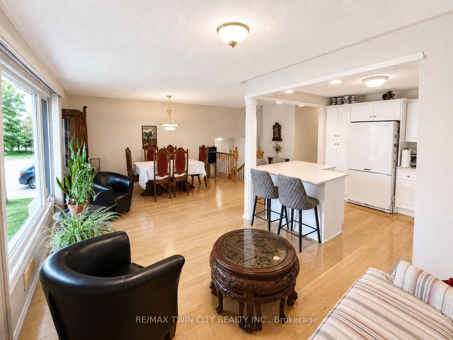 Photo 16 of 36 Oakhill Drive N, Brantford, West Brant — HOMEH