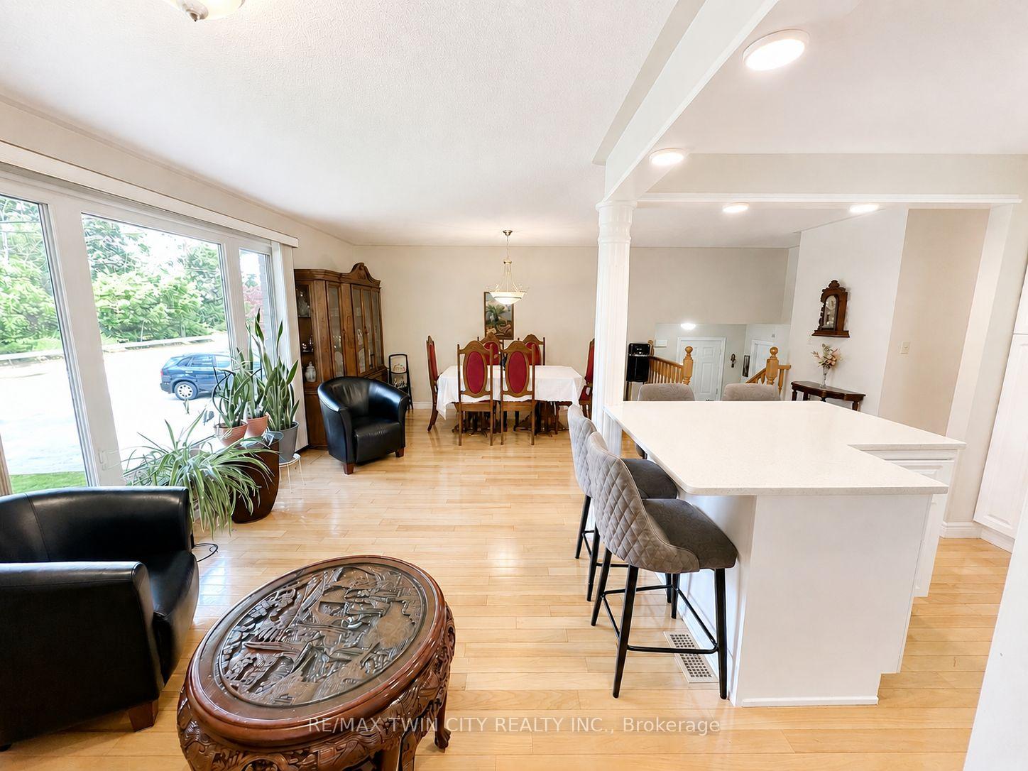 Photo 17 of 36 Oakhill Drive N, Brantford, West Brant — HOMEH