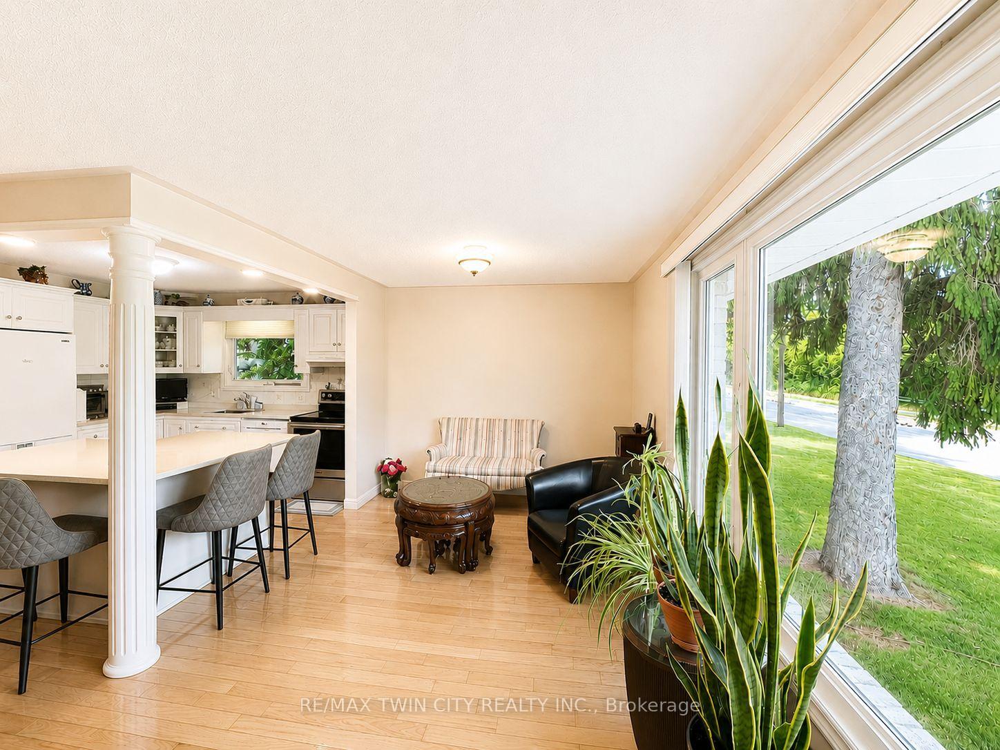 Photo 18 of 36 Oakhill Drive N, Brantford, West Brant — HOMEH