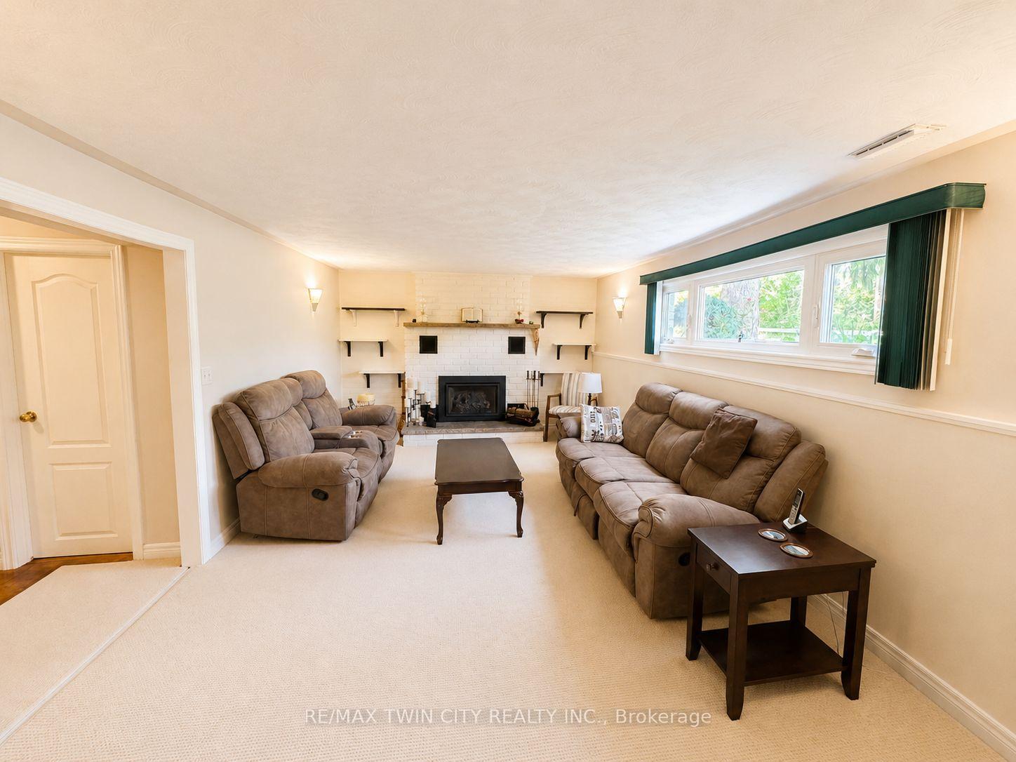 Photo 29 of 36 Oakhill Drive N, Brantford, West Brant — HOMEH