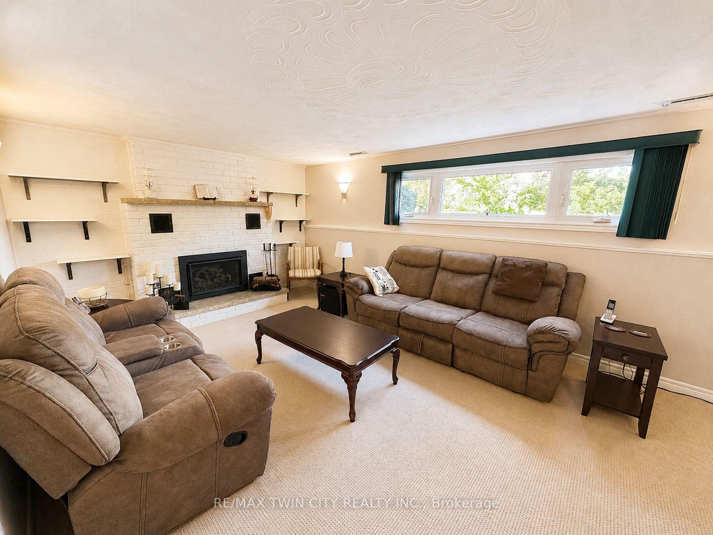 Photo 30 of 36 Oakhill Drive N, Brantford, West Brant — HOMEH