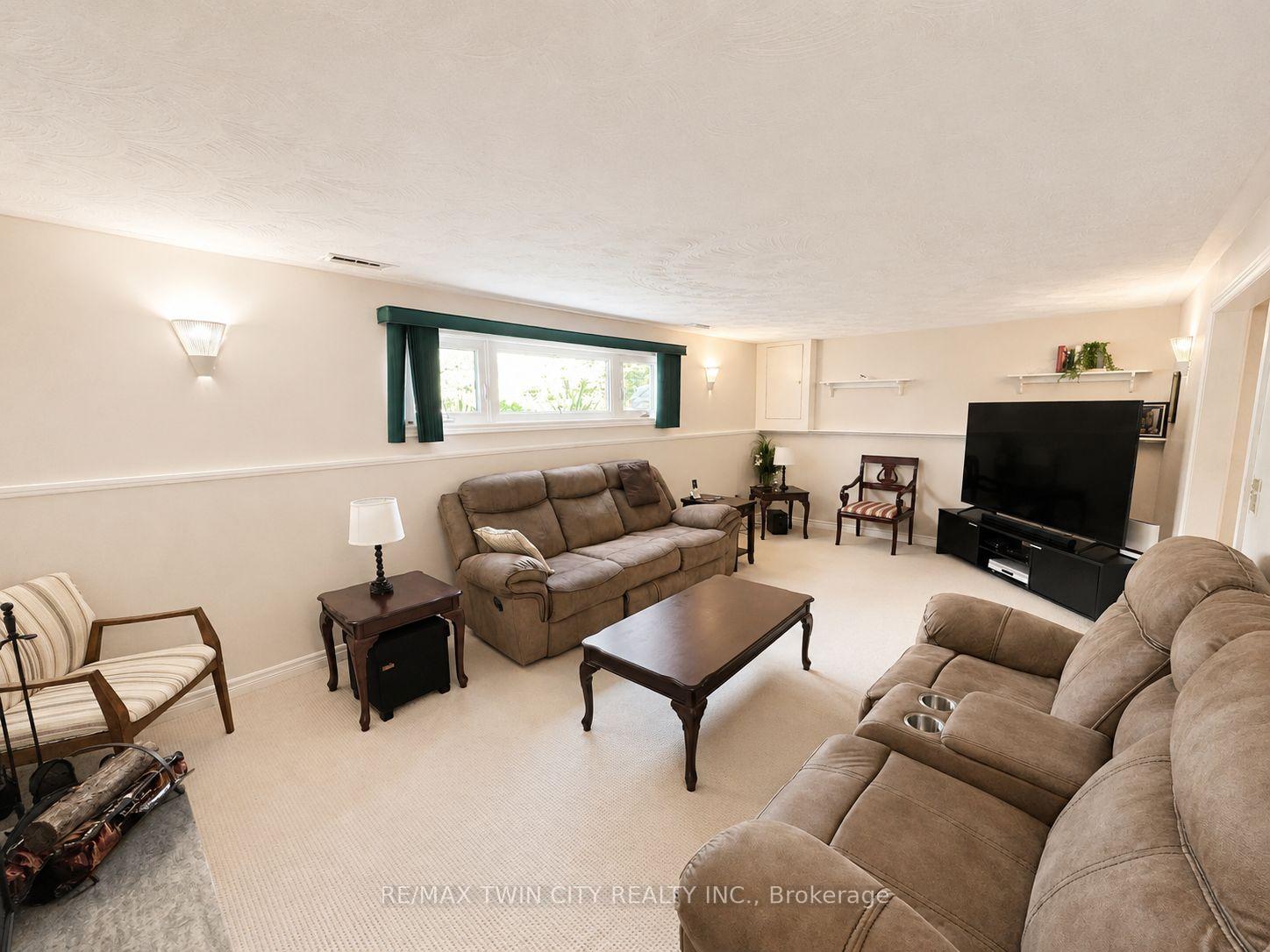 Photo 31 of 36 Oakhill Drive N, Brantford, West Brant — HOMEH