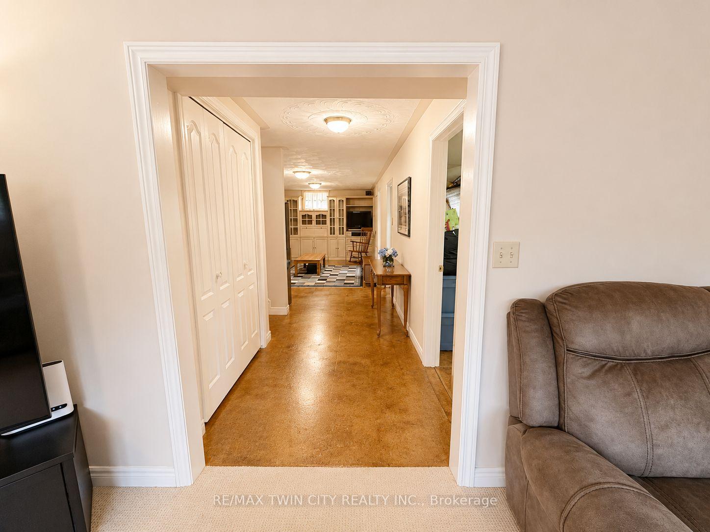 Photo 33 of 36 Oakhill Drive N, Brantford, West Brant — HOMEH