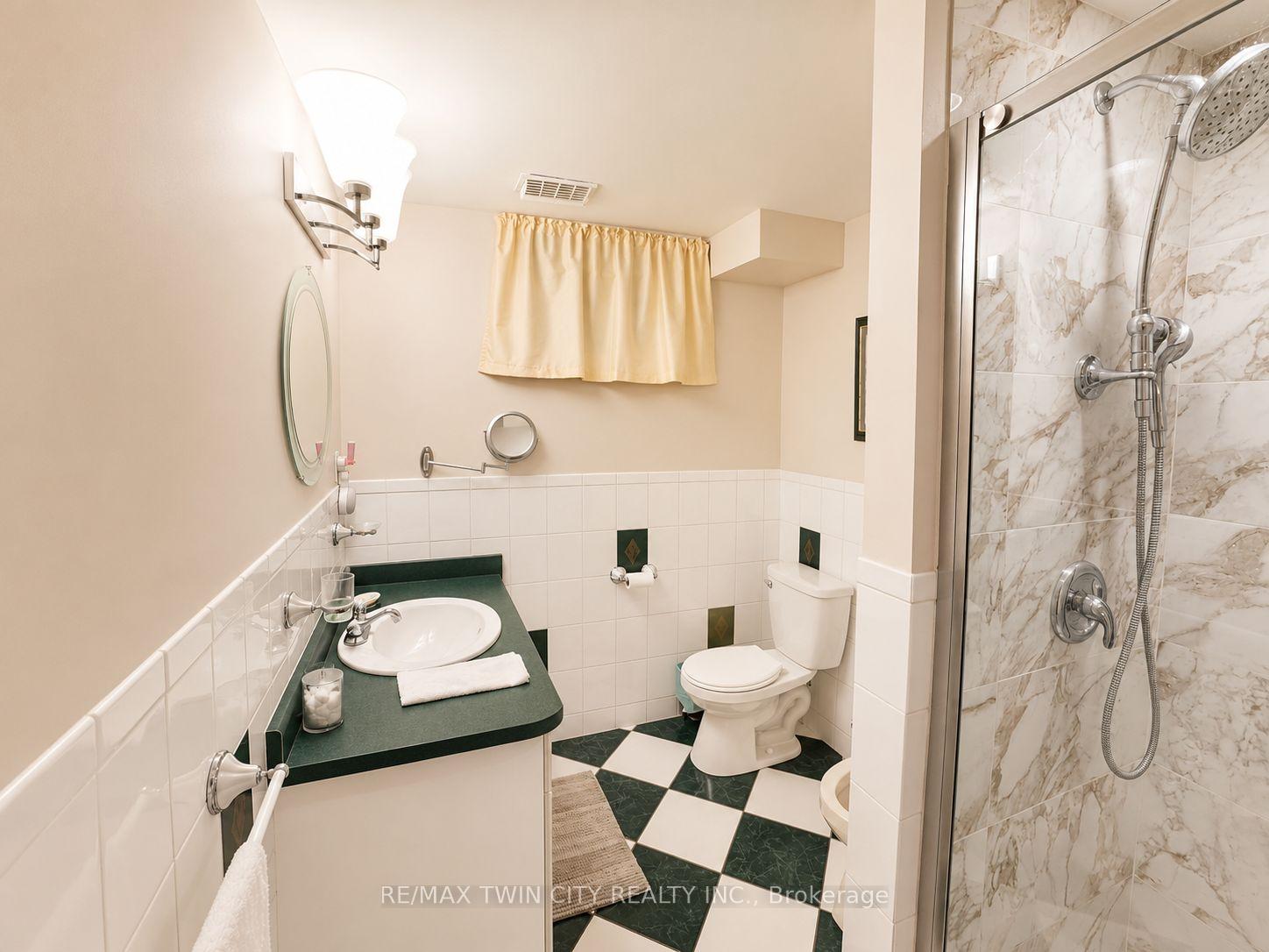 Photo 34 of 36 Oakhill Drive N, Brantford, West Brant — HOMEH