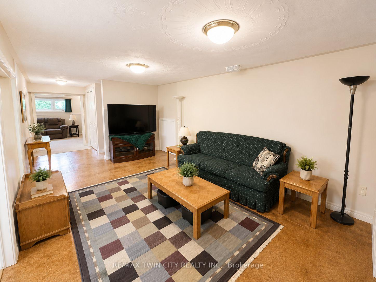 Photo 36 of 36 Oakhill Drive N, Brantford, West Brant — HOMEH