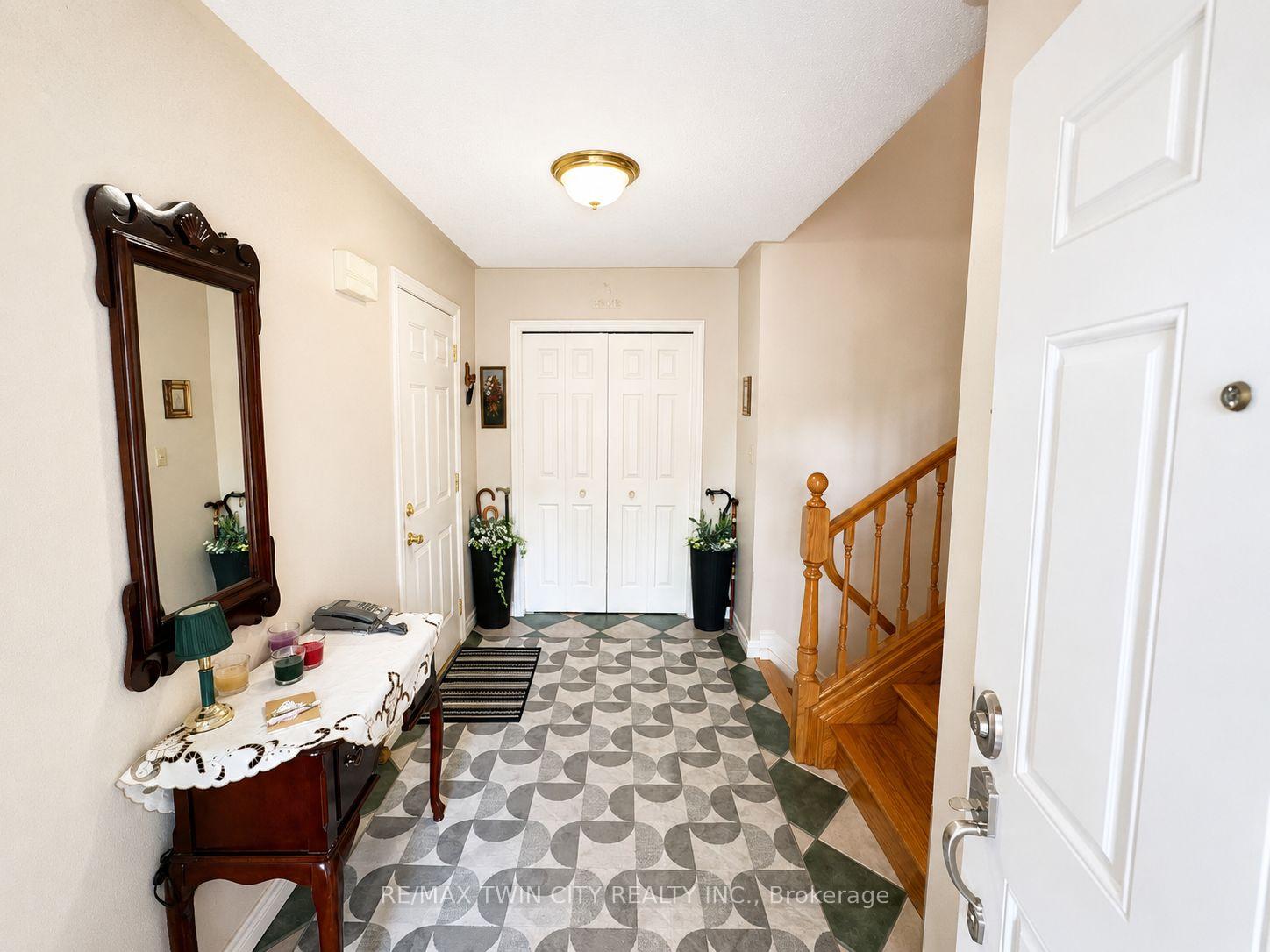 Photo 40 of 36 Oakhill Drive N, Brantford, West Brant — HOMEH