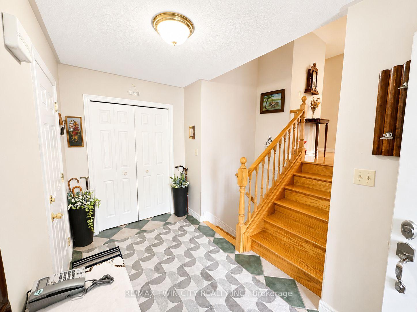 Photo 41 of 36 Oakhill Drive N, Brantford, West Brant — HOMEH