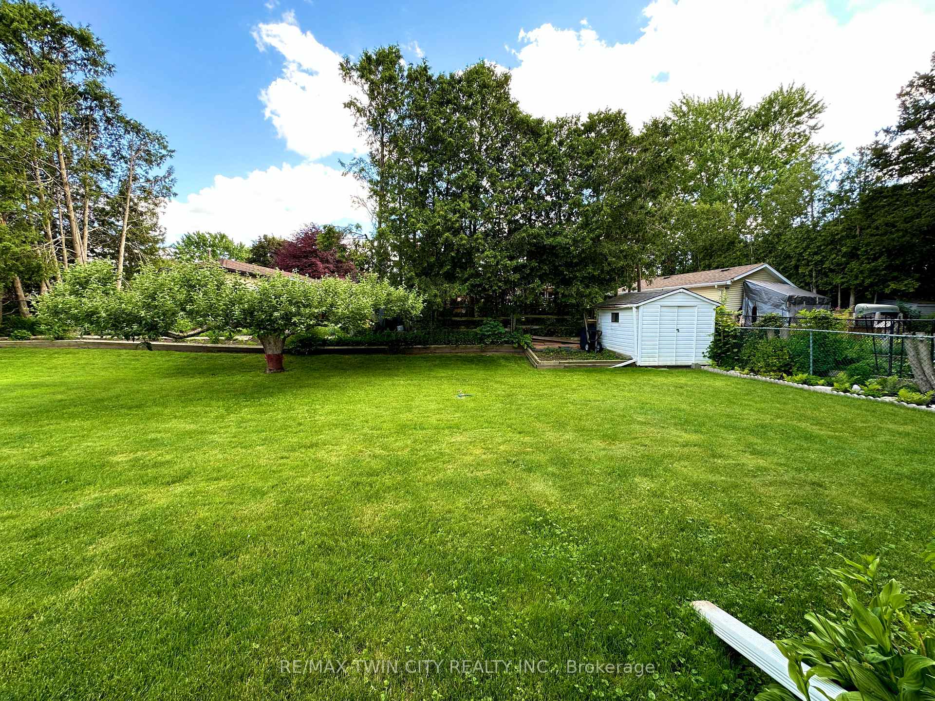 Photo 42 of 36 Oakhill Drive N, Brantford, West Brant — HOMEH