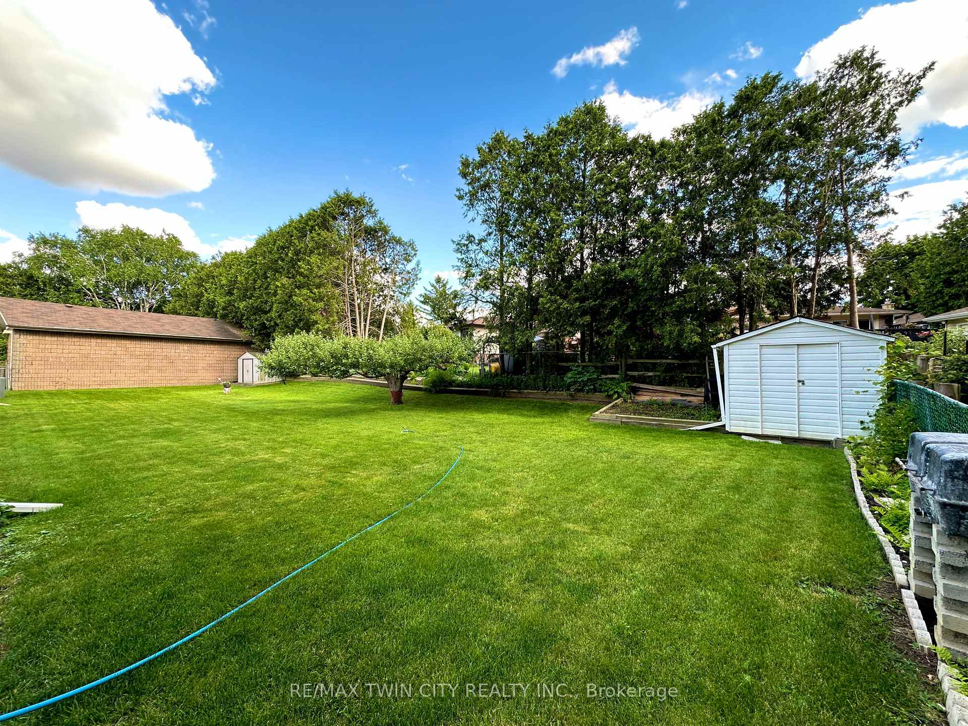 Photo 43 of 36 Oakhill Drive N, Brantford, West Brant — HOMEH