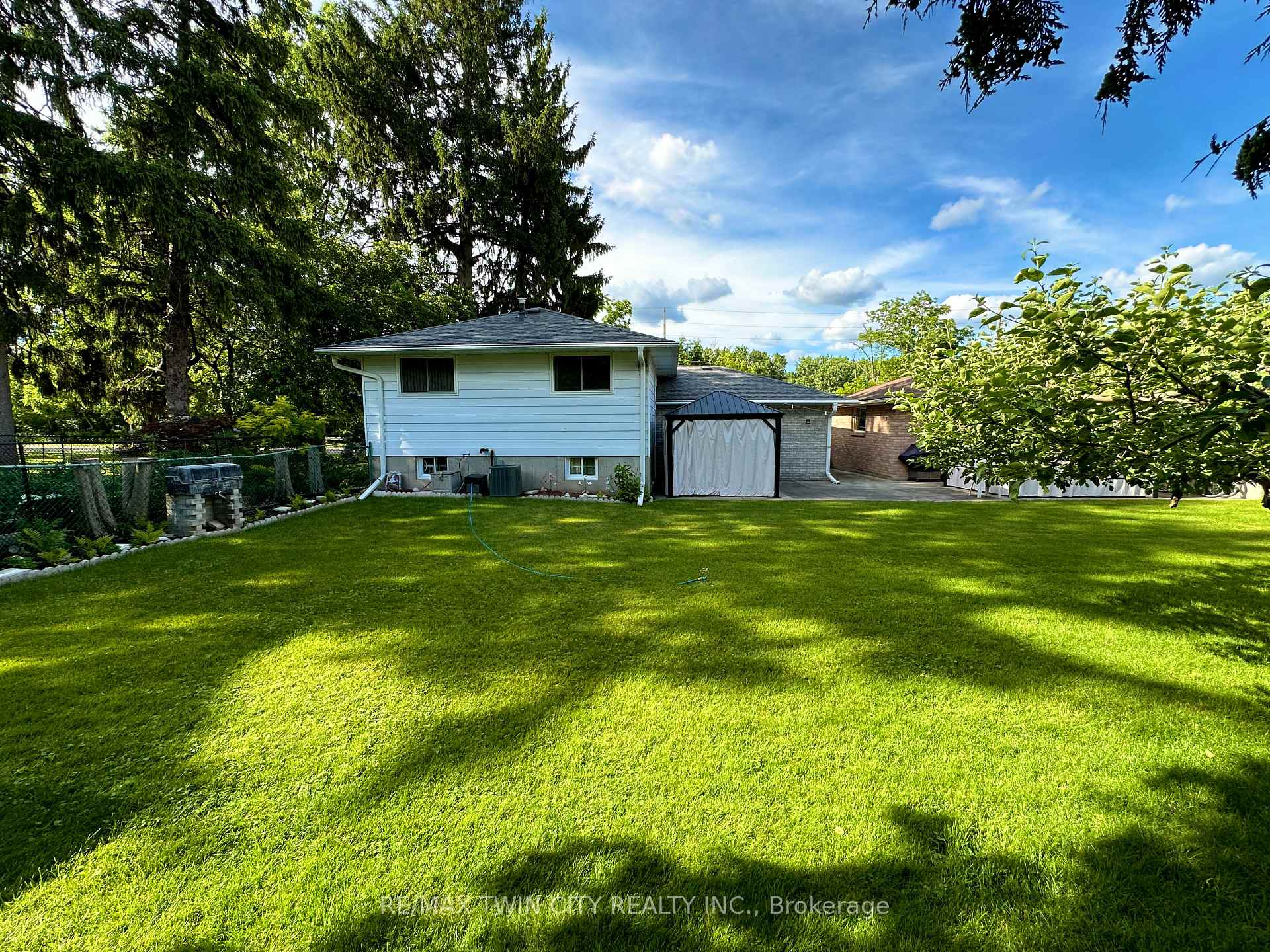 Photo 47 of 36 Oakhill Drive N, Brantford, West Brant — HOMEH