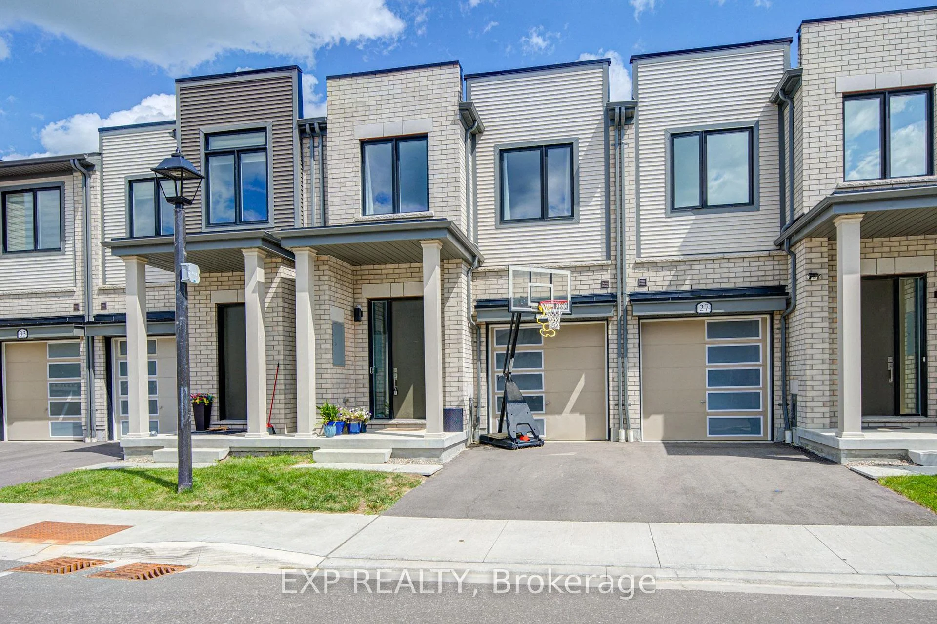 Photo 1 of 29 Sorbara Way, Whitby, Brooklin — HOMEH