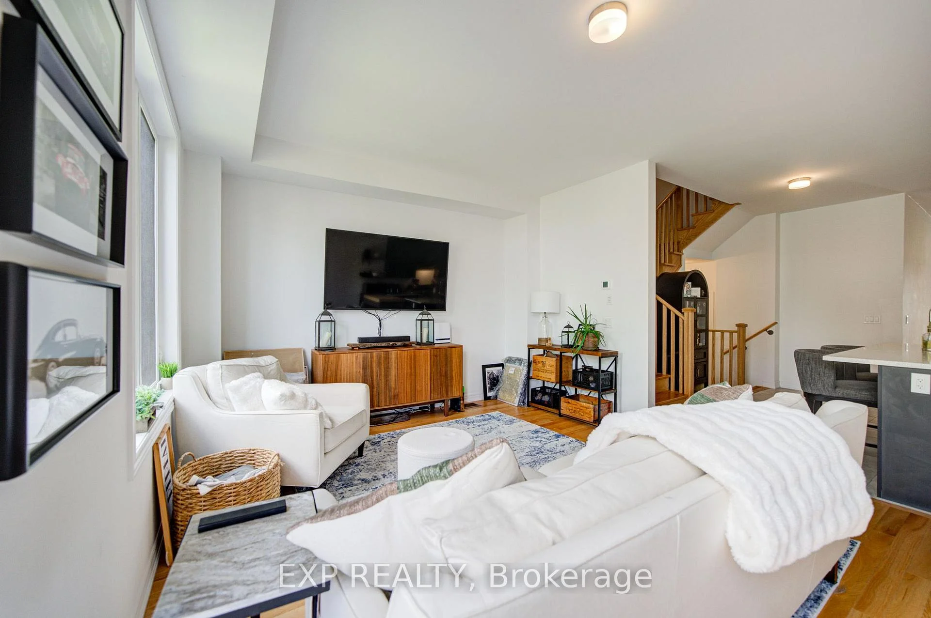 Photo 6 of 29 Sorbara Way, Whitby, Brooklin — HOMEH
