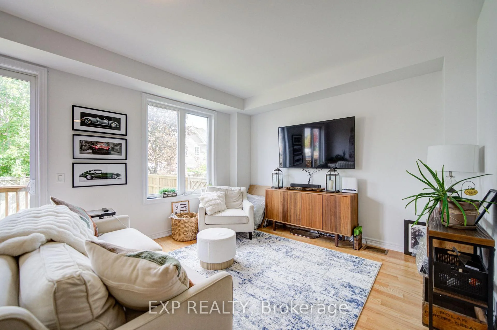 Photo 7 of 29 Sorbara Way, Whitby, Brooklin — HOMEH